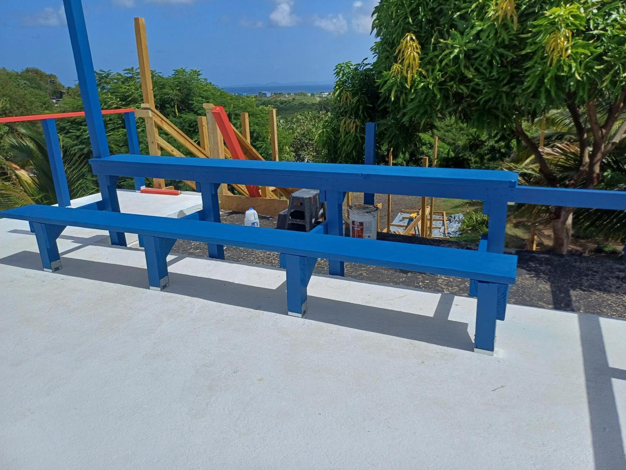 Rooster Run Glamping Camping Has Rooftop And Off The Ground Glamping Experience For 1 To 16 In A Single Tent And Views Of The Rain Forrest And To Culebra Across The Atlantic Ocean W Tents, Linens, Deluxe Air Beds, Warm Shower And More At A Great Pric Vieques Exterior foto