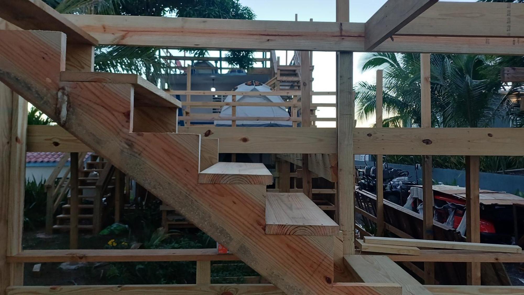 Rooster Run Glamping Camping Has Rooftop And Off The Ground Glamping Experience For 1 To 16 In A Single Tent And Views Of The Rain Forrest And To Culebra Across The Atlantic Ocean W Tents, Linens, Deluxe Air Beds, Warm Shower And More At A Great Pric Vieques Exterior foto
